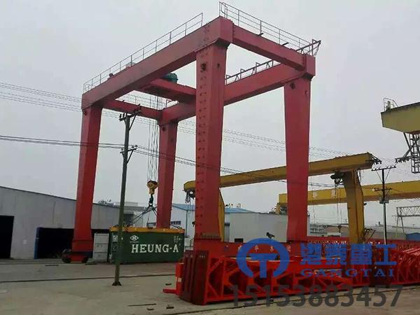 广东湛江集装箱龙门吊厂家轨道式集装箱门式起重机运行速度快