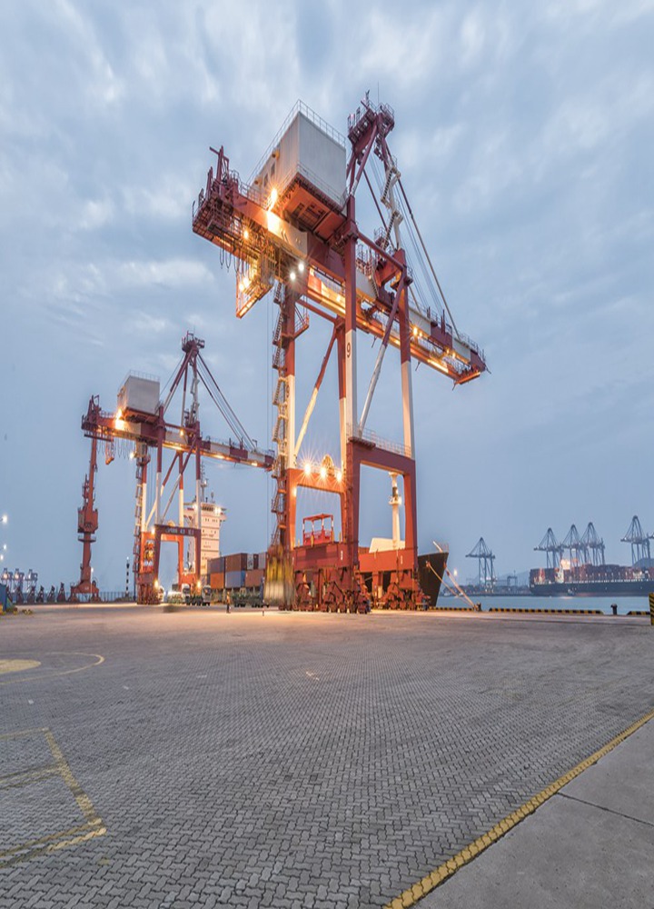 与电动起重机、气动起重机相比，船舶液压起重机的优缺点是什么