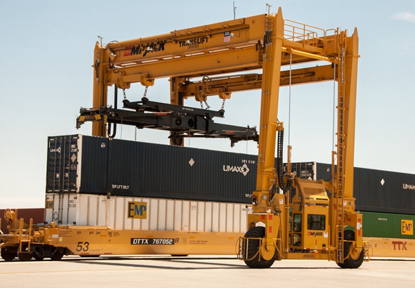 福建泉州集装箱轮胎式起重机作业时，必须遵守的安全规程有哪些