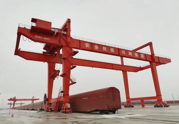 浙江湖州集装箱龙门吊的吊具日常需要检查哪些部件