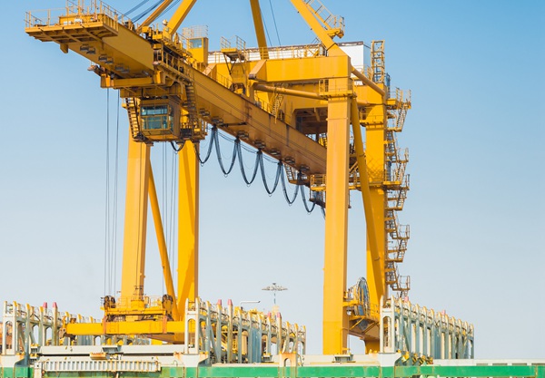 江苏无锡船舶液压起重机的作业范围受哪些因素影响