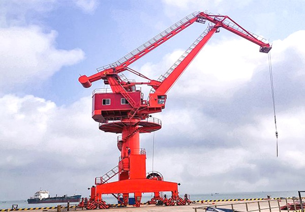 江苏南通起重机厂家门座式起重机与塔式起重机的优劣势对比